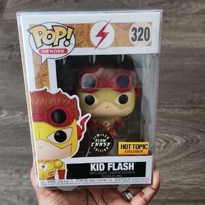 Funko Pop Heroes Kid Flash #320 Limited Glow Chase - Hot Topic Exclusive